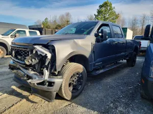 Ford F-350 6.7L 8 2025