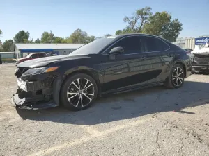 Toyota Camry SE 2.5L 4 2020