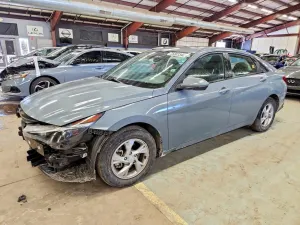 Hyundai Elantra SE 2.0L 4 2023