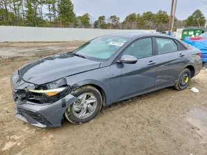 Hyundai Elantra SE 2.0L 4 2024