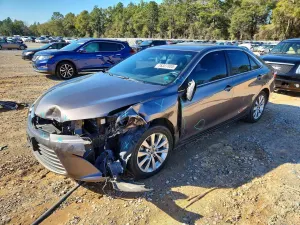 Toyota Camry LE 2.5L 4 2015