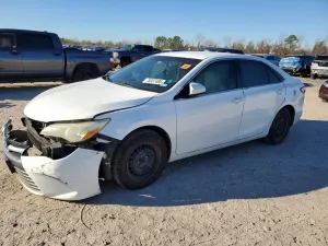 Toyota Camry LE 2.5L 4 2016