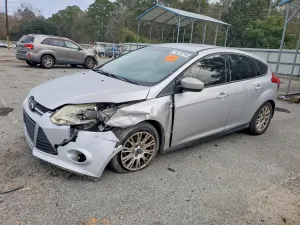 Ford Focus SE 2.0L 4 2012