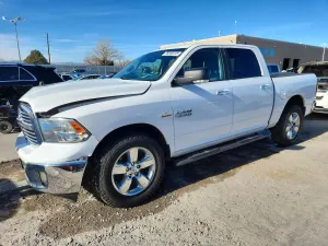 RAM 1500 SLT 5.7L 8 2017