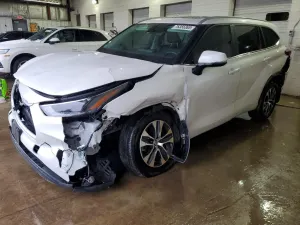 Toyota Highlander LE 2.4L 4 2024