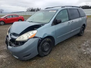 Toyota Sienna CE 3.5L 6 2009