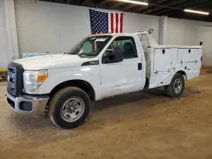 Ford F-350 SUPER DUTY 6.2L 8 2011