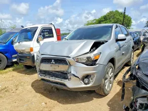 Mitsubishi Outlander SE 2.0L 4 2015