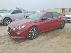 Nissan Altima SR 2.5L 4 2020