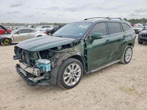 Toyota Highlander L 2.4L 4 2023