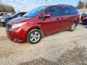 Toyota Sienna LE 3.5L 6 2013
