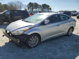 Hyundai Elantra SE 1.8L 4 2015