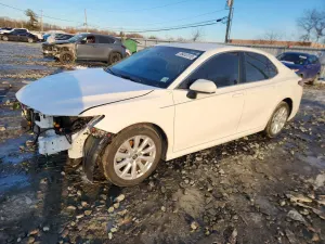 Toyota Camry LE 2.5L 4 2020