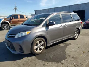 Toyota Sienna LE 3.5L 6 2019