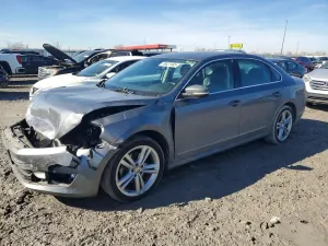 Volkswagen Passat SEL 2 L 4 2015