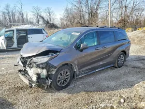 Toyota Sienna XLE 2.5L 4 2021