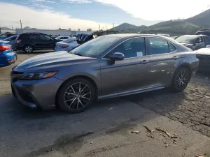 Toyota Camry SE 2.5L 4 2021