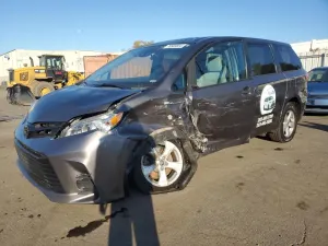 Toyota Sienna L 3.5L 6 2020