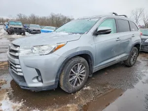 Toyota Highlander SE 3.5L 6 2017
