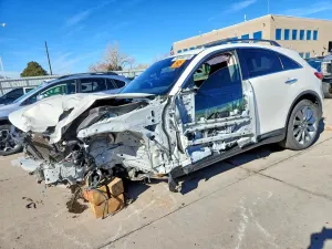 Infiniti FX 3.7L 6 2013