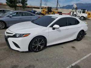 Toyota Camry SE 2.5L 4 2020
