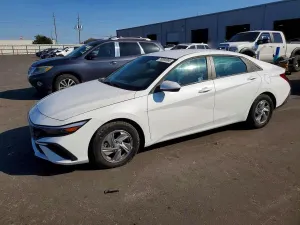 Hyundai Elantra SE 2.0L 4 2025