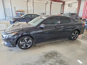 Hyundai Elantra SEL 2.0L 4 2023