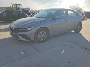 Hyundai Elantra SE 2.0L 4 2024