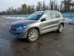 Volkswagen Tiguan S 2.0L 4 2014