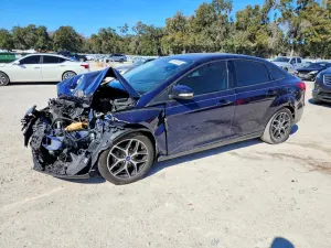 Ford Focus SEL 2.0L 4 2017