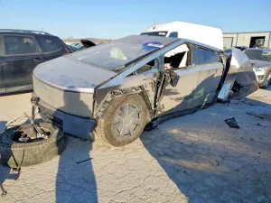 Tesla Cybertruck 2025