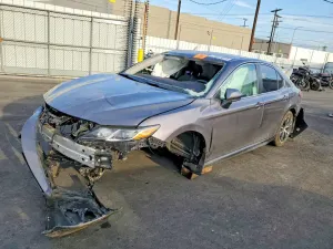 Toyota Camry SE 2.5L 4 2020