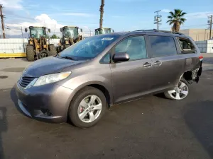 Toyota Sienna LE 3.5L 6 2013