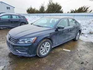 Volkswagen Passat SE 2 L 4 2018