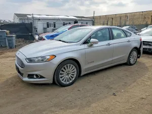Ford Fusion SE HYBRID 2.0L 4 2013