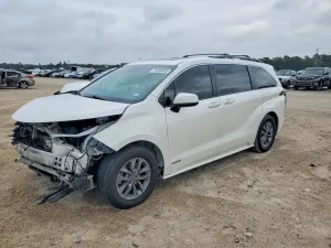 Toyota Sienna XLE 2.5L 4 2021