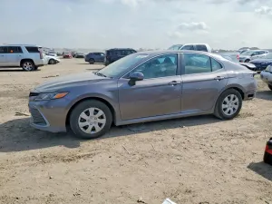 Toyota Camry LE 2.5L 4 2022
