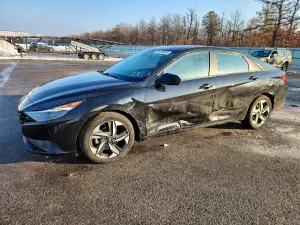 Hyundai Elantra SEL 2.0L 4 2023