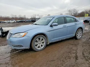 Chrysler 200 TOURING 2.4L 4 2013
