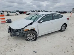 Hyundai Elantra SE 2.0L 4 2019