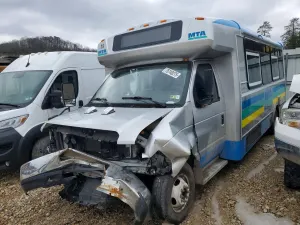 Ford Econoline 6.8L 10 2019