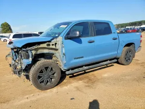 Toyota Tundra CREWMAX SR5 4.6L 8 2019