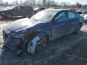 Nissan Altima SR 2.5L 4 2022