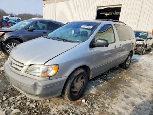 Toyota Sienna CE 3.0L 6 2003