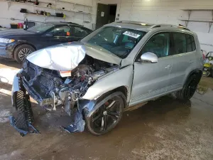 Volkswagen Tiguan S 2.0L 4 2014