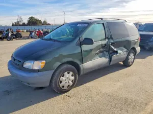 Toyota Sienna LE 3.0L 6 2000