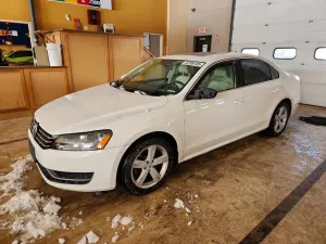 Volkswagen Passat SE 2.5L 5 2012