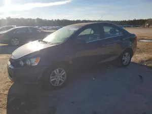 Chevrolet Aveo (Sonic) LT 1.8L 4 2015