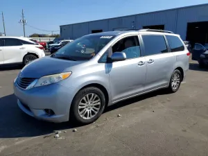 Toyota Sienna XLE 3.5L 6 2013