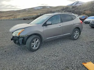 Nissan Rogue S 2.5L 4 2013